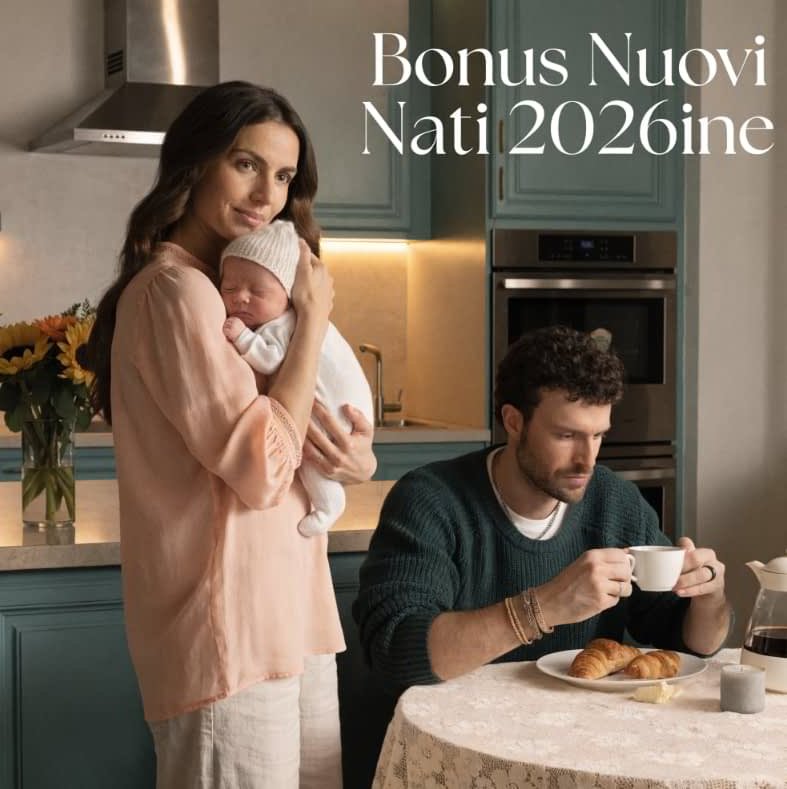 Bonus Nuovi Nati 2026 famiglia in cucina con neonato